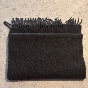 NWOT. Todd Snyder Cashmere Charcoal Men's Scarf